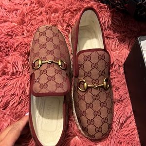 Size 6 39 in men’s 9or 9.5 in women
With box excellent condition lightly Used